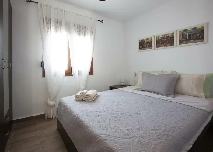 Antoni\'S House Makri